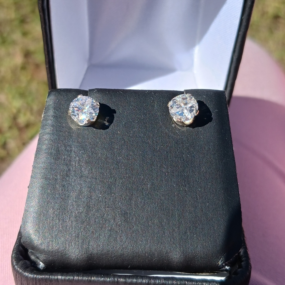 NEW * 1 Set "X" Diamond Cut Cubic Zirconia Sterling Silver Stud Earrings